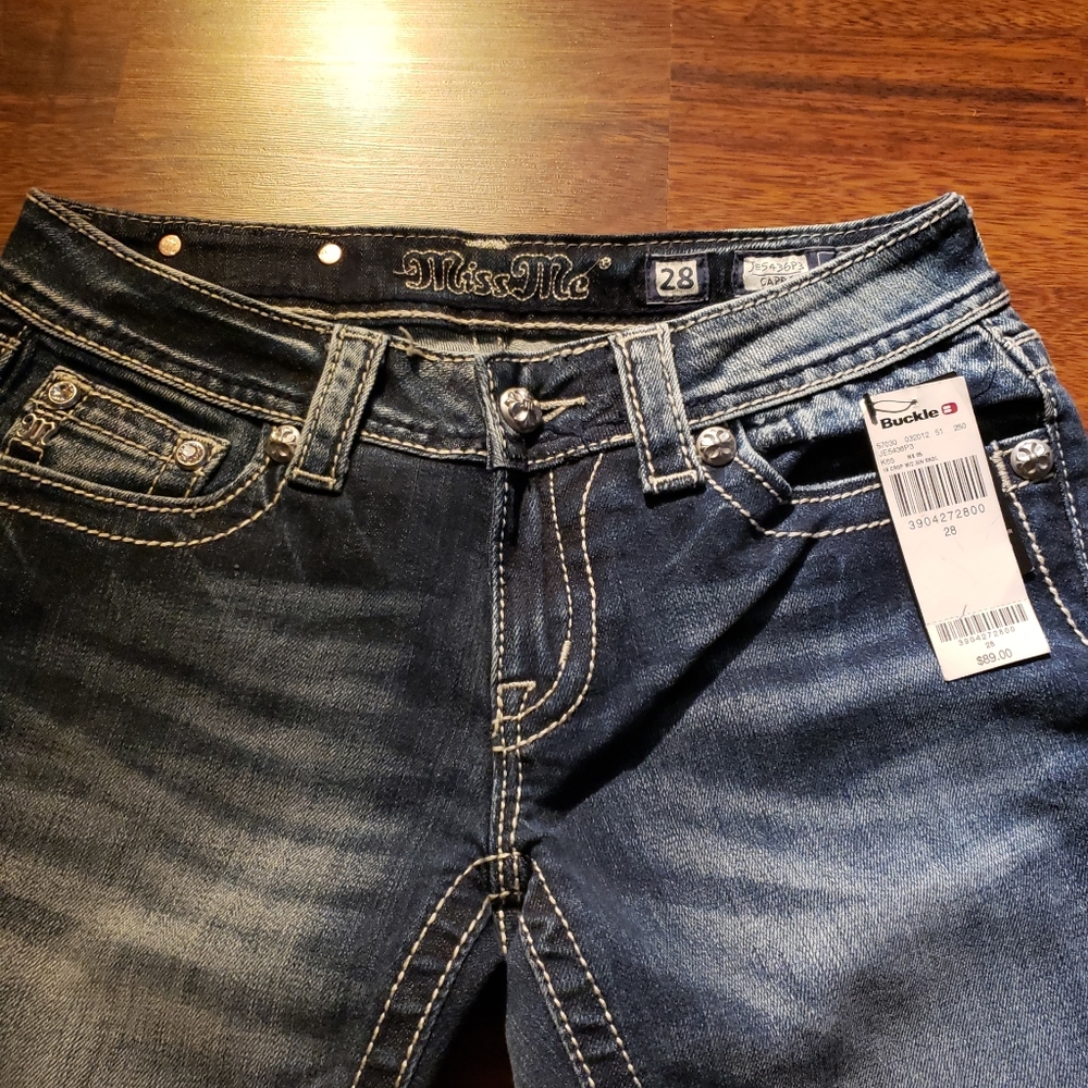 Miss Me from Buckle.  Size 28 womens.  NWT